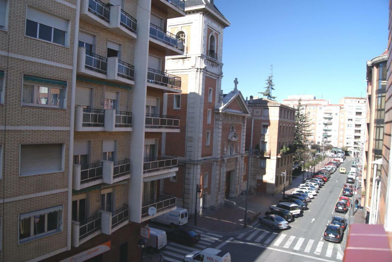 Calfred Junto A Parque Gallarza Logroño Exterior foto